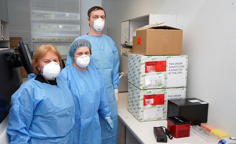 Жители Латвии заново привыкают к ограничениям из-за пандемии. Photo: Riga East University Hospital