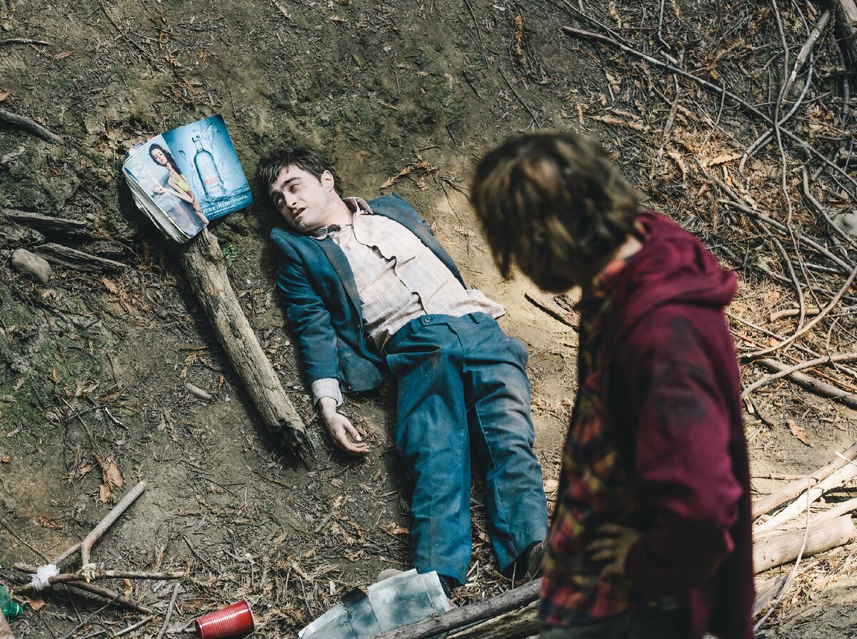 Кадр из Фильма "Человек-Швейцарский нож" с Дэниелом Рэдклиффом.