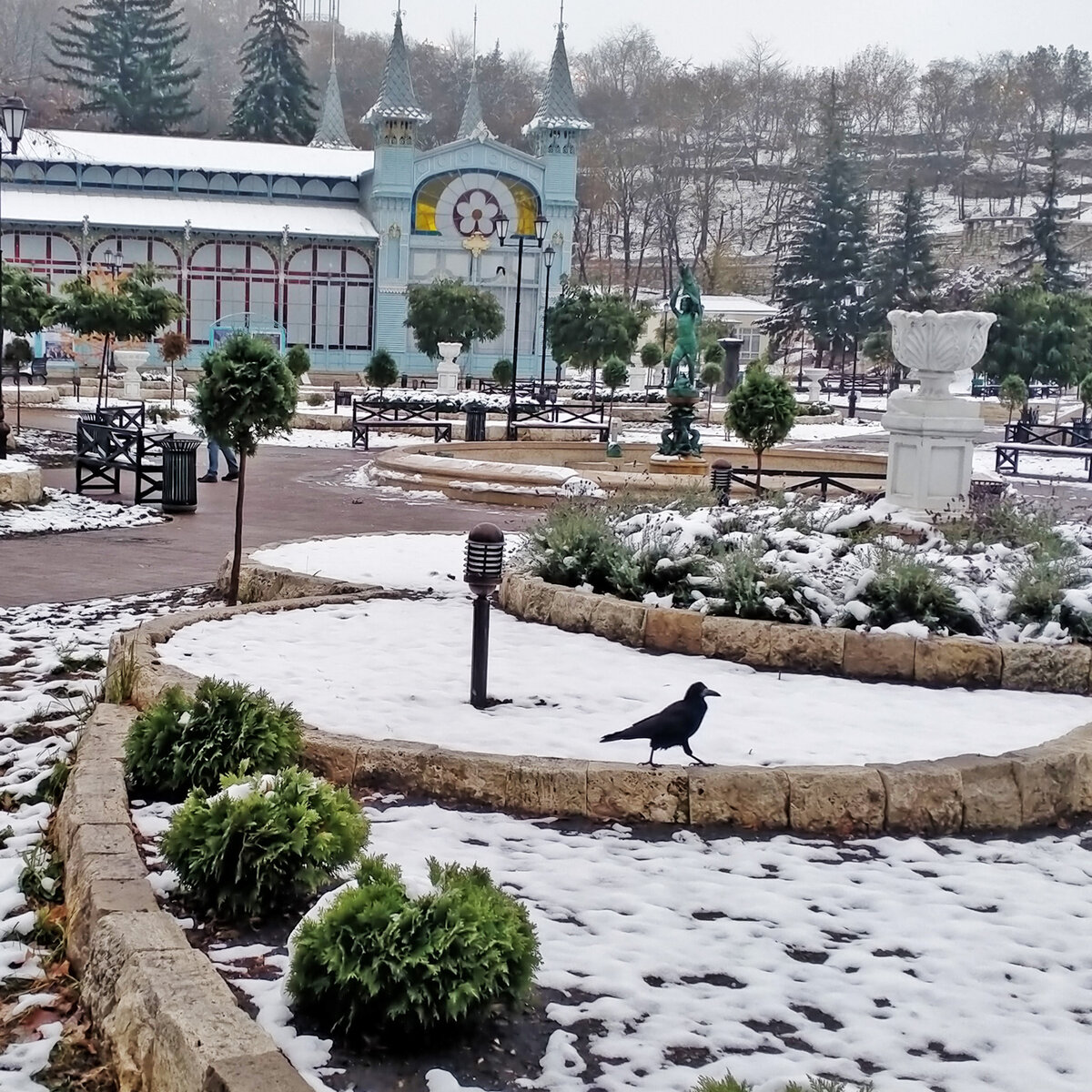 Парк в цветник Пятигорске в феврале