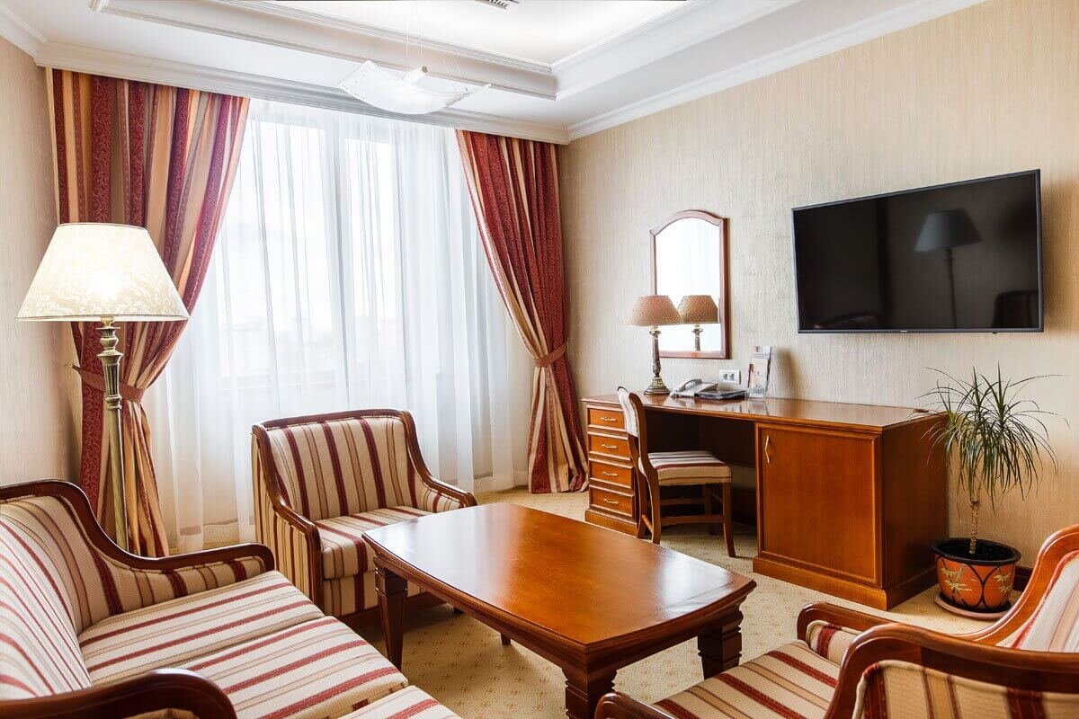 Автобусы гостиница сыктывкар. Расписание 112 автобуса сыктывкар. Автобусы гостиница сыктывкар. Отель отель сыктывкар. Гостиница сыктывкар коммунистическая.