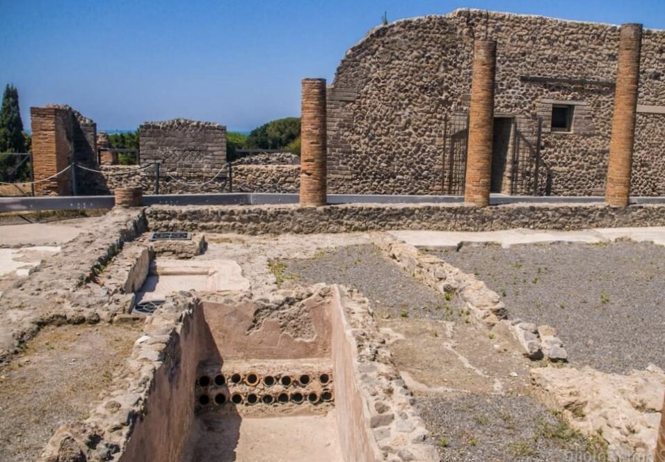 Перистиль Дома Геометрических мозаик