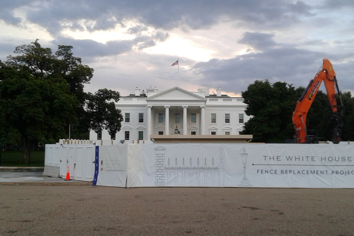 Белый дом. Обновление забора. 2019 г.