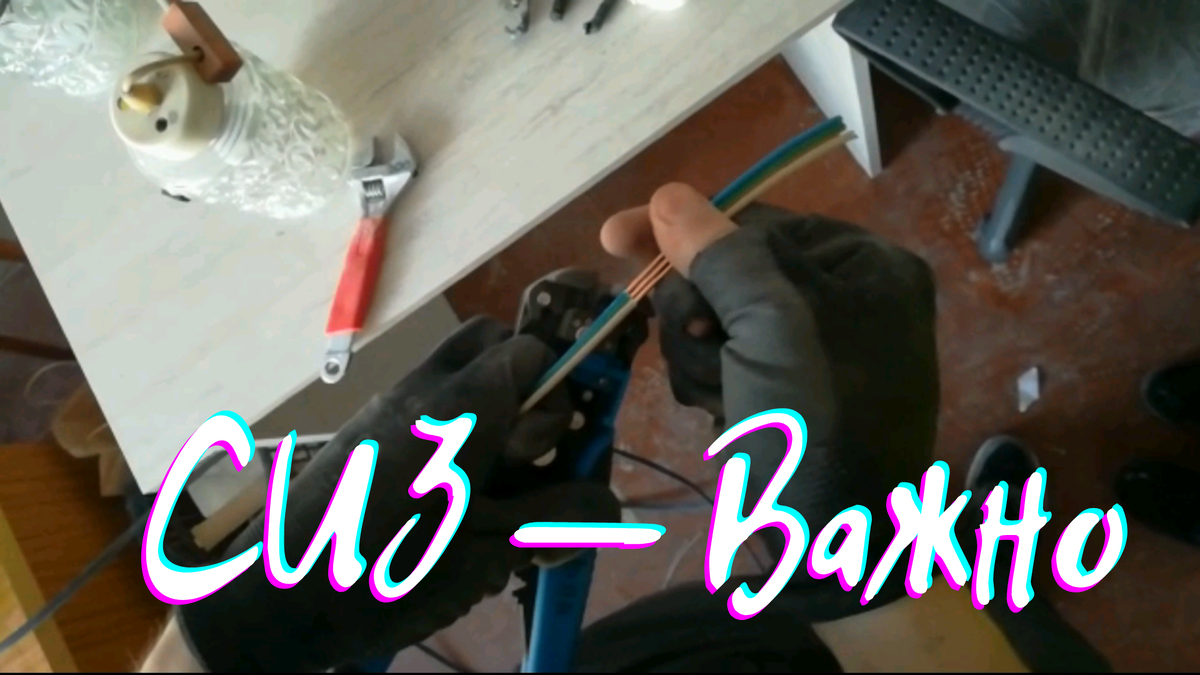 Обложка статьи. Руки автора статьи)