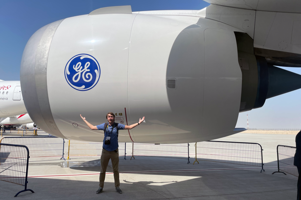 Не будет преувеличением назвать эти двигатели гигантскими. Фото: Tom Boon - Simple Flying