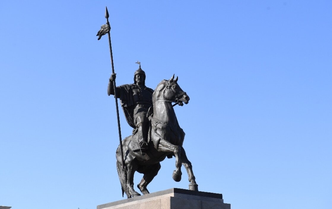 карасай батыр меч. наурызбай-батыр памятник ш. памятник кабанбай батыра. памятник райымбеку батыру. барсбек батыр памятник.