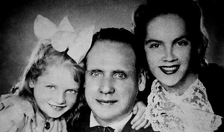 Наталья в детстве со своими родителями. Фото https://uznayvse.ru