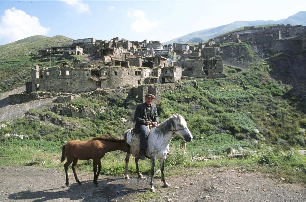 RUSSIAN LOOK / GLOBAL LOOK PRESS