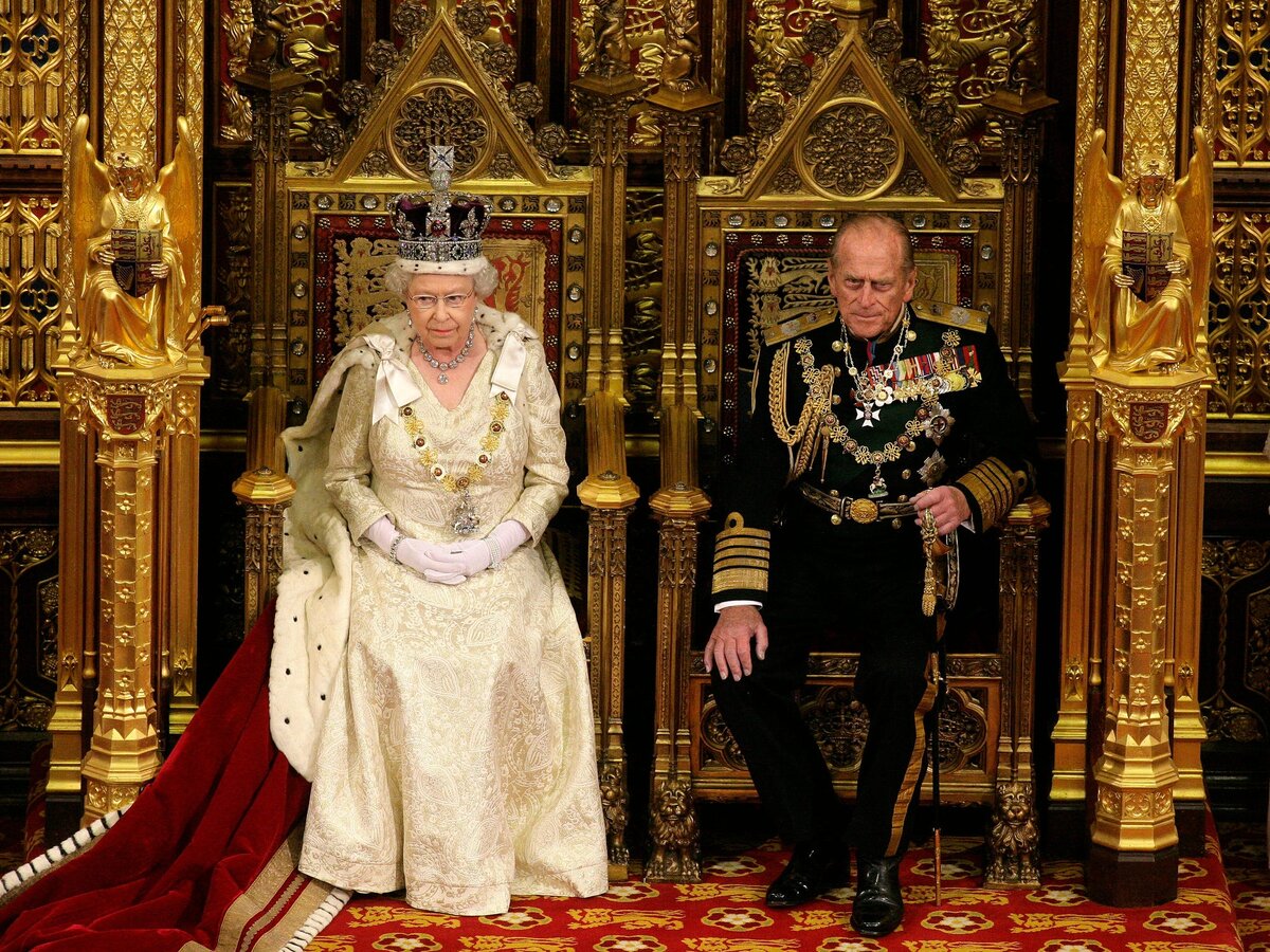 Герцог эдинбургский филипп похороны. Какой титул у королевы великобритании. Титулы филиппа. Анна фортуна фицрой. Королева великобритании 2022.