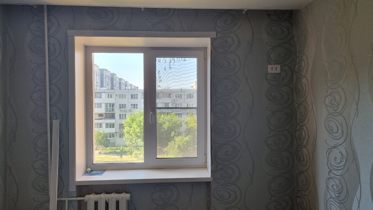 подготовленное место, шторки снял постирал, окно решил помыть после установки кондера