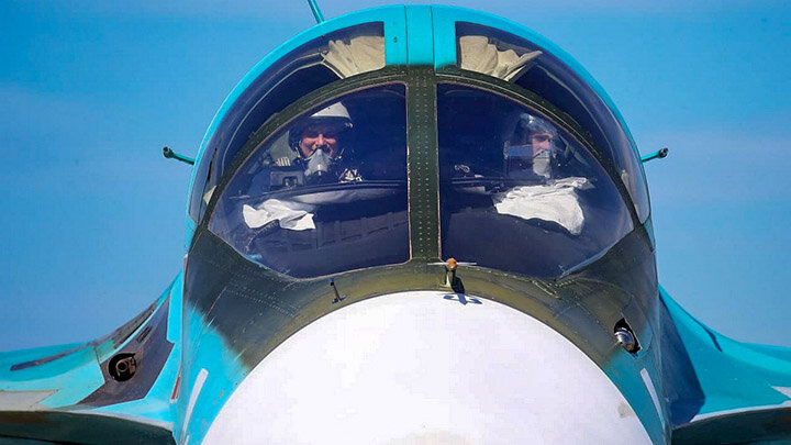 ПИЛОТ И ШТУРМАН СУ-34. ФОТО: MOD RUSSIA/GLOBALLOOKPRESS