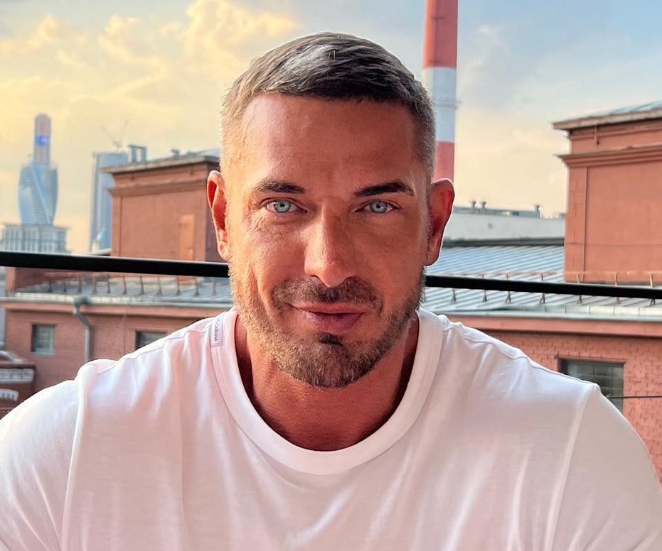     «Я перестал бомжевать»: бывший муж Ксении Бородиной въехал в квартиру, которую купил после развода