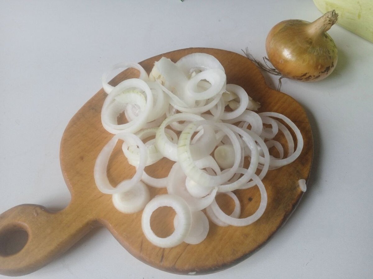 Если хранить лук правильно, он будет оставаться сочным и вкусным долгое время 