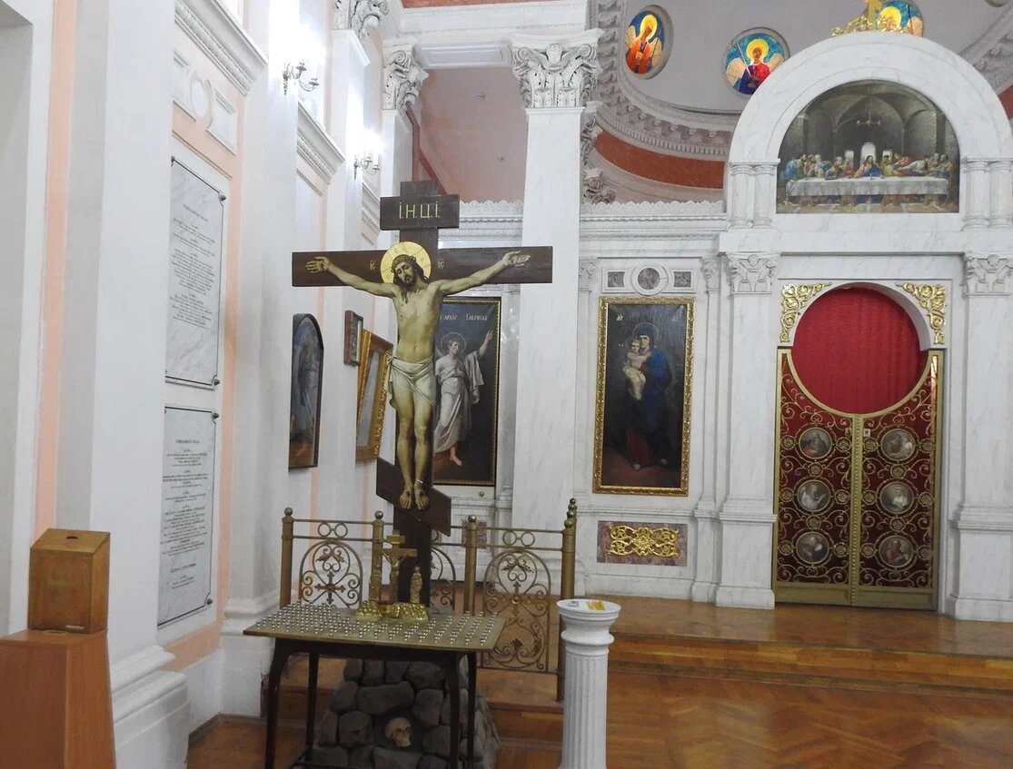 Интерьеры старейшей воинской церкви в штабе ЗВО