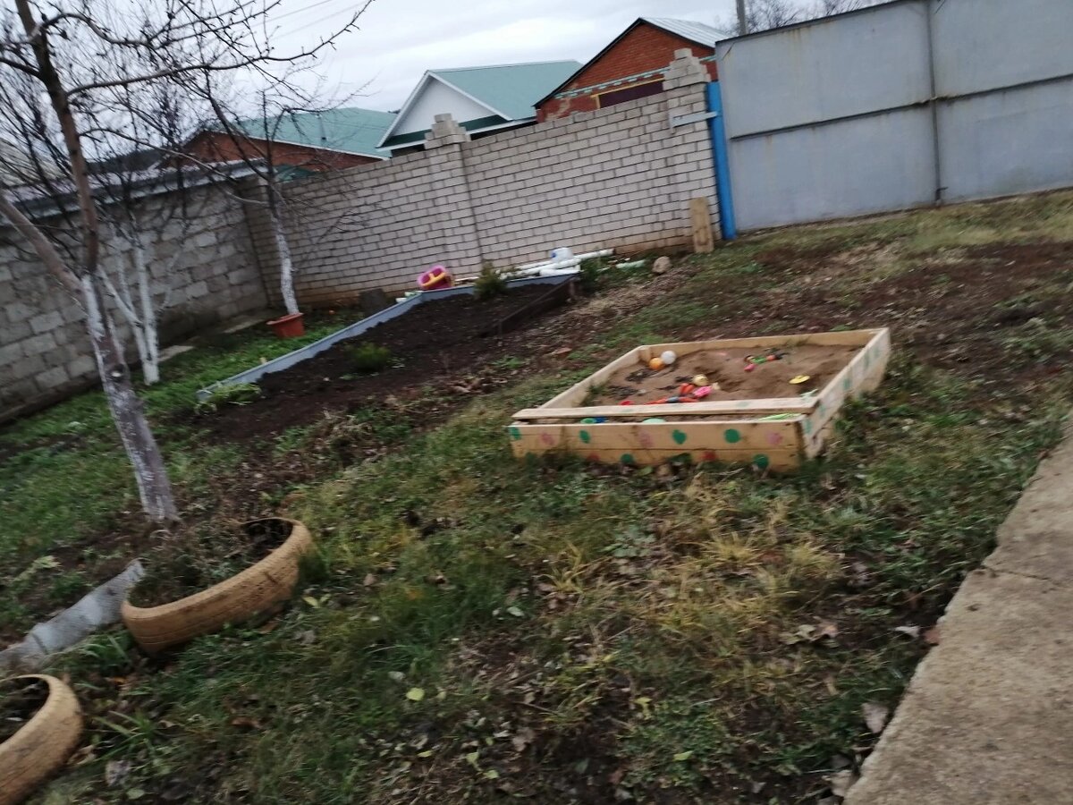Правая часть парадной зоны
