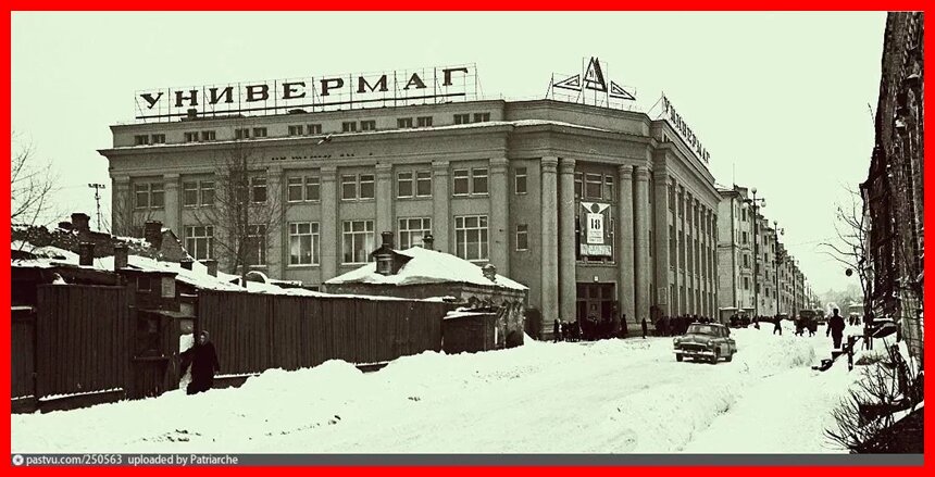 Для многих детей того времени поход в магазин и покупка одежды и обуви были событием, Саша с Галей впервые принимали участие в подобном мероприятии