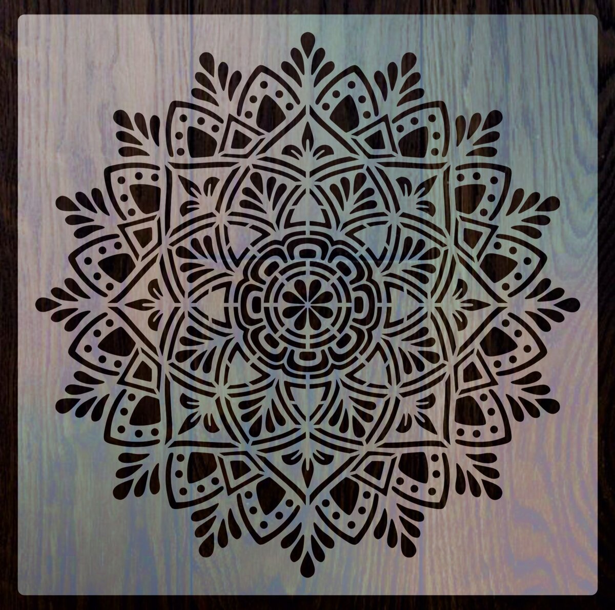 Трафарет размером 40х40см. Фото Автора.