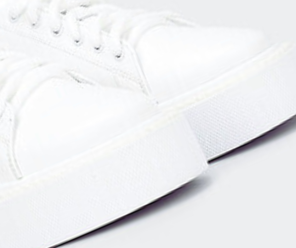 Белые кроссовки — это настоящее воплощение стиля и универсальности в мире обуви.-2