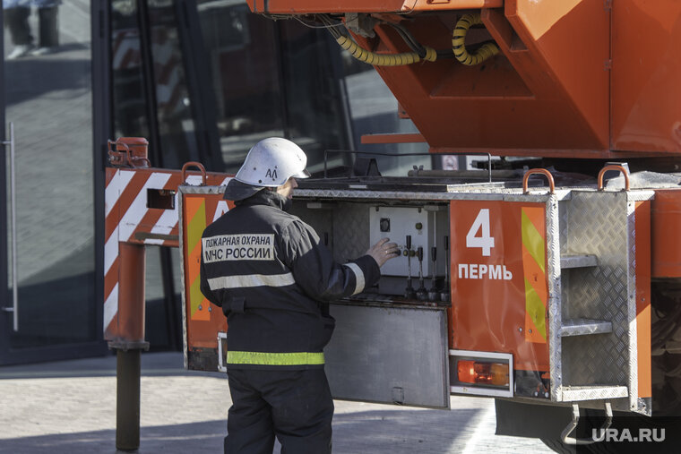    В Перми горел мусор в заброшенном доме на улице Циолковского