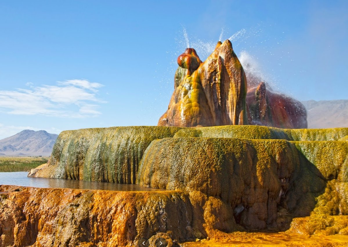 Разноцветный вулкан Флай