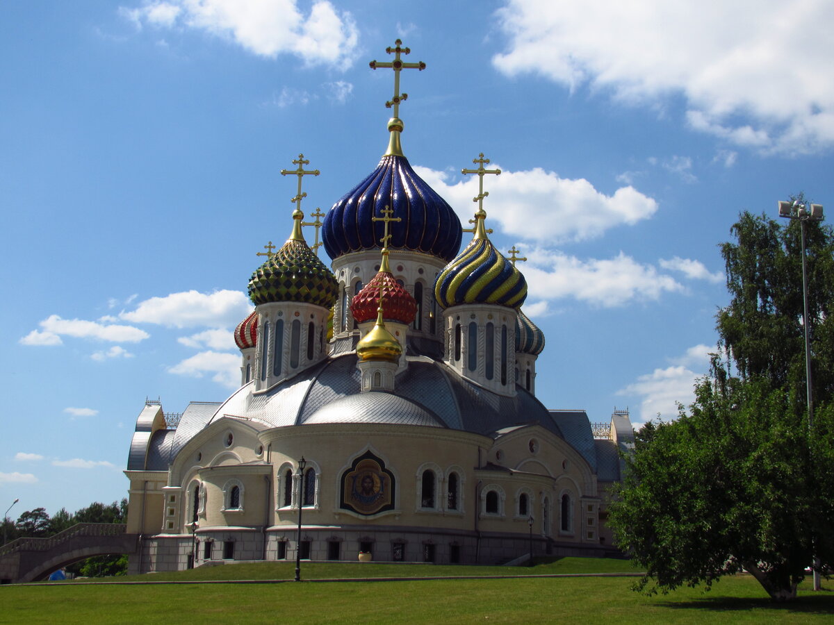 Переделкино. Соборный храм благоверного князя Игоря Черниговского. Патриаршее подворье в Переделкино. Храм Новопеределкино Патриаршее. Соборный храм бл. Кн. Игоря Черниговского.