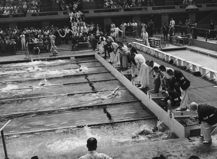 Плавание хорошо влияет на состояние здоровья, улучшает фигуру и оказывает положительное психическое воздействие. 