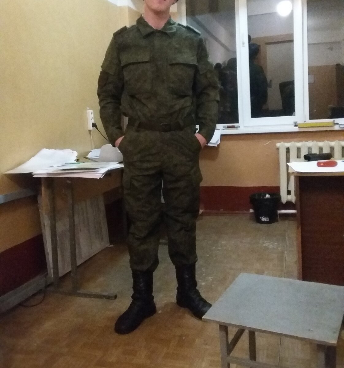 Часть того самого кабинета и я. Красуюсь новой формой. 