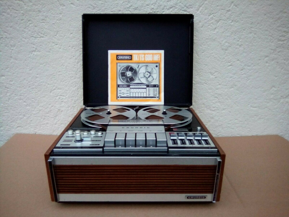  Магнитофон Grundig TK 600 HiFi отделан алюминием и деревом, имеет массивные подрезиненные ножки для гашения колебаний при  работе в вертикальном положении