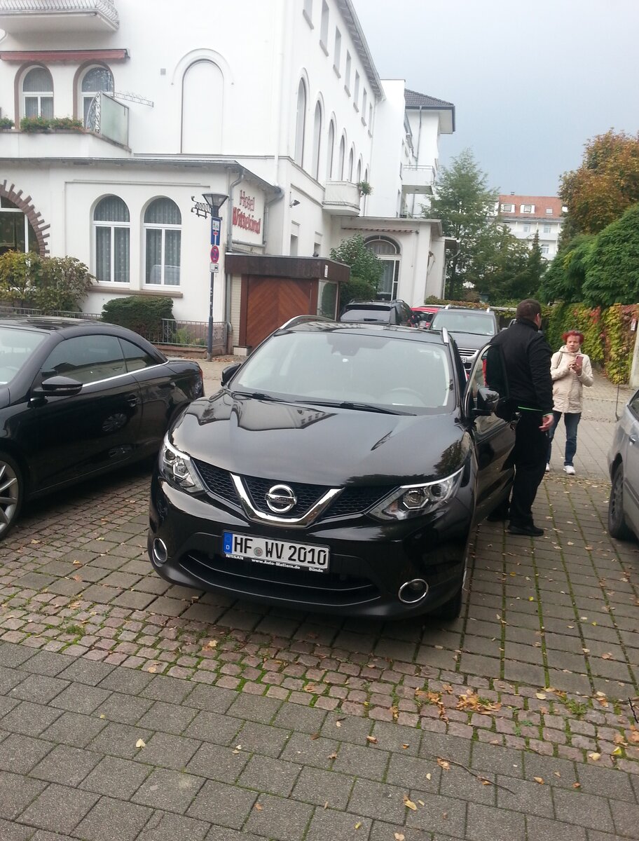 Нашли место для парковки.