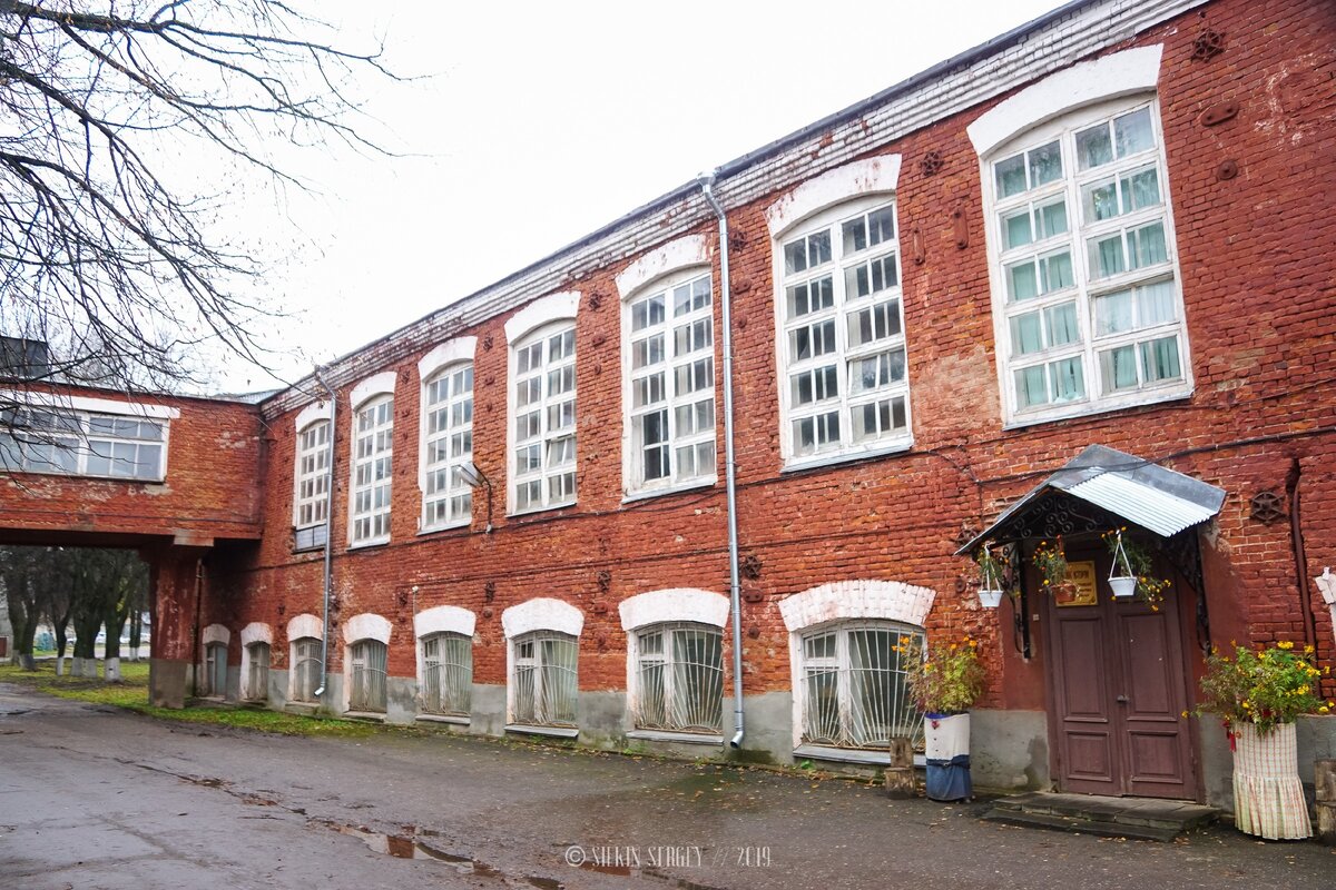 фабрика третьяковых. костромская мануфактура кострома фабрика. 19 век льняная фабрика в костроме. фабрика коншиных серпухов. мануфактура третьяковых в костроме.