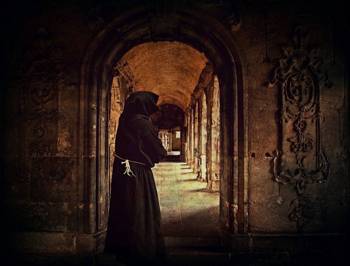 https://cdn.pixabay.com/photo/2017/03/25/13/35/monk-2173524_1280.jpg