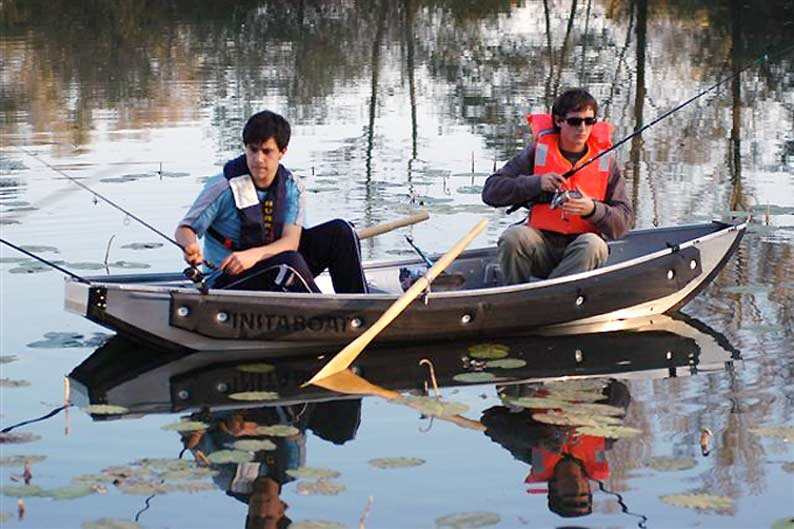 Складная лодка Instaboat длиной 3,35 м и весом 38 кг имеет высоту борта 35 см и рассчитана на загрузку до 245 кг.