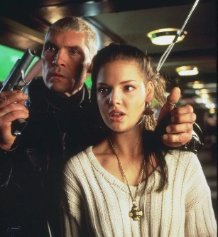 Кадр из фильма "В осаде 2. Темная территория"(Источник: Яндекс.Картинки)