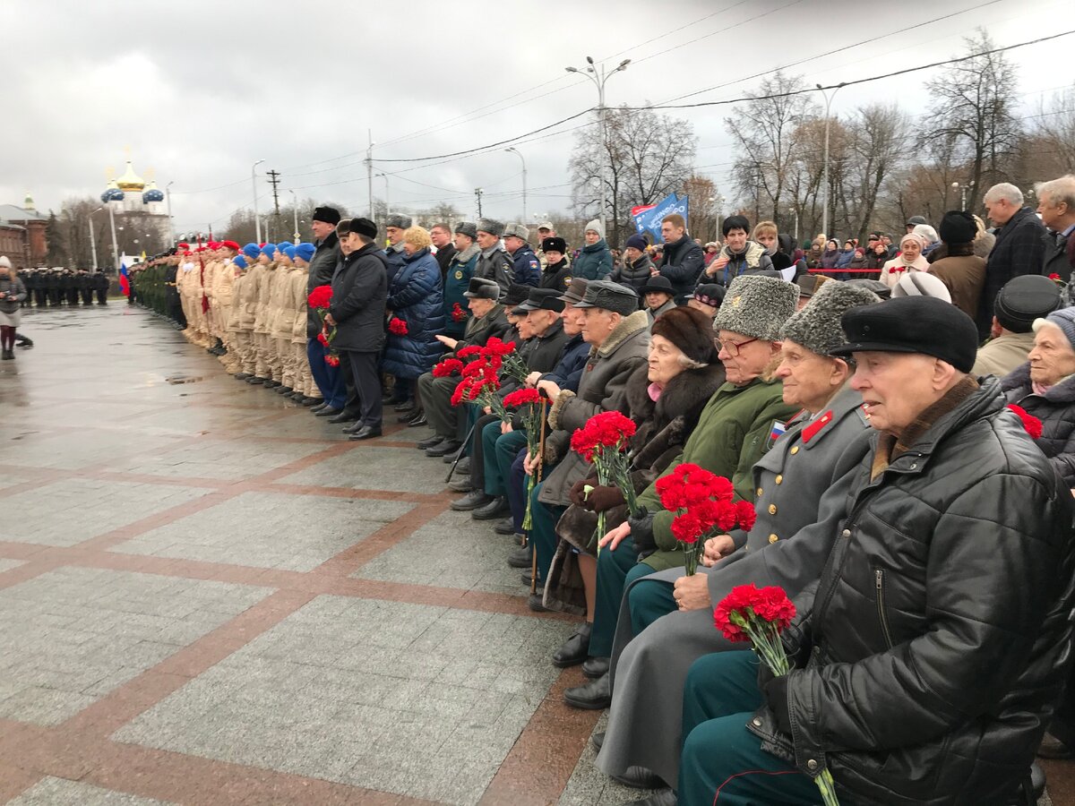  В этот день у Обелиска Победы состоялся торжественный митинг, в котором приняли участие Губернатор Игорь Руденя, руководители силовых ведомств, духовенство, ветераны Великой Отечественной войны, юнармейцы, суворовцы и жители города.