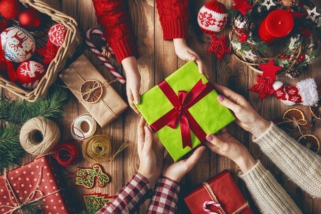 Что вы любите больше - дарить или же получать подарки? Фото с ресурса new-year-party.ru