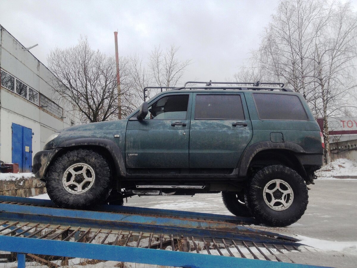 Подумал, что рессоры устали в самом слабом месте, т.к. был добавлен 4 подрессорник и применял пружины, а ранее проставки рессора-рама 60 мм.