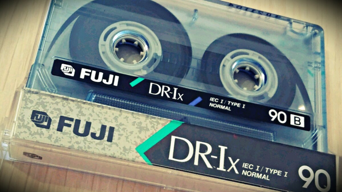 Песня in my mind cassette. SKC QX 90. Энциклопедия электронной музыки кассета. Аудиокассеты "49 песен". Аудиокассета SKC белого цвета.