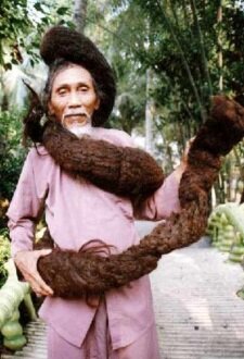 Обладателем самой длинной бороды в истории.