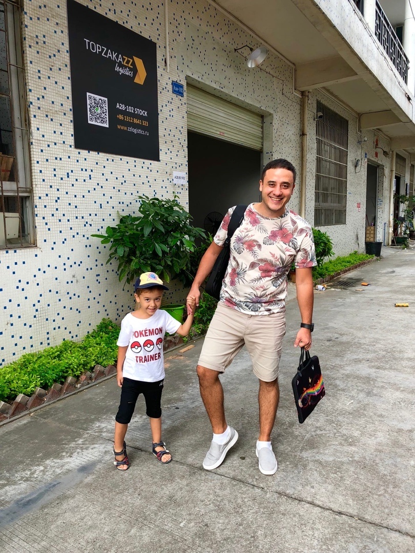 Сегодня мы решили разорвать порочный круг и заставить вас полюбить понедельники! 
Потому что у нас для вас хорошие новости.
Наш склад начинает полноценно работать после всей китайско-новогодней корона-феерии. Мы бодры, полны сил, а главное - нам не начхать на ваши отправки (во всех смыслах этого слова). Консолидируй! Проверяй! Отправляй!

Знаю-знаю, многие из вас стремятся совершить онлайн-выкупы с местных сайтов как можно быстрее и поэтому Вам просто необходим надежный сопровождающий в тернистых дебрях китайских улиц. Если вы хотите, чтобы путь вашего заказа был максимально быстрый и безопасный, чтобы наши заботливые специалисты его получили, проверили и сняли все ваши головные боли на этапе подготовки к отправке, то лучшее время начать скидывать нам ваши заказы - СЕЙЧАС.

ВАЖНО! Вы можете сколько угодно читать новости о 2019-nCoV, зонах отчуждения в Поднебесной и батюшке карантине, можете причитать и разрывать плотные узы с доставкой Китая. Но вы рискуете уйти, так и не узнав, что многие китайские продавцы - уже ОНЛАЙН! Они отвечают на вопросы, запускают производство, и логистика по Китаю уже начинает свою работу! Соответственно, заказы совсем скоро начнут отправляться и находить своего счастливого адресата.

ВАЖНО 2.0!
Ясное дело, не все сразу. Все-таки, Новый год в Поднебесной - дело затяжное. Но, как и первые подснежники, китайцы уже выползли из своих домов, и мы тоже в числе первых рады сообщить, что начали плодотворно трудиться для вас! Ориентировочный общий старт отгрузки товаров отсюда - 10 февраля.

ВАЖНО 3.0!
Адрес нашего склада в Китае:
广州市越秀区荔德路318号汇富商贸中心A28栋102仓库
Не потеряйте, запишите на листок, и обязательно сообщите своему продавцу / производителю, если необходимо отправить груз на наш склад.

А если для вас остались недопонимания по части оформления заказов, отправок, выкупа, или просто очень не хватает общения - тапайте на кнопку ниже https://vk.me/zz_biz, и наши очаровательные менеджеры обкашляют с вами все наболевшие вопросики.

P.s. Фото конечно архивное.
Сейчас дождь, холодно и маски на лице.
Но они уже так надоели….поэтому пусть лучше будет эта))

Кто понял-принял, ставьте 👍 в com-менты!