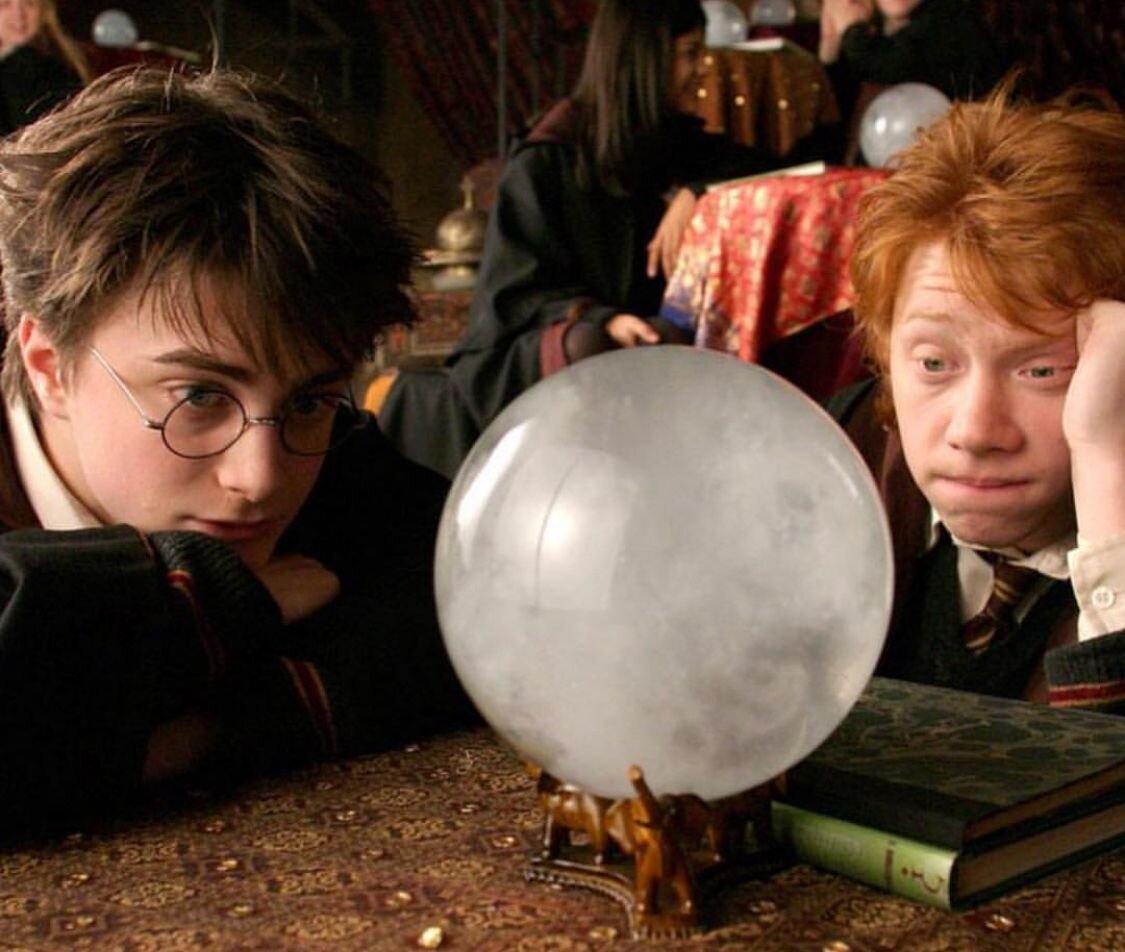 Вот всегда так: полюбишь какой-нибудь сериал, ждешь новый сезон как событие. А начинаешь смотреть и возникает немой вопрос: Что произошло? Почему не подвезли сюжет? Когда актеры примутся на свою работу? Что вообще происходит? В этой статье расскажу вам о пяти молодежных сериалах, которые начинались задорно, но от сезона к сезону становились только хуже. Источник фото: pinterest.com.