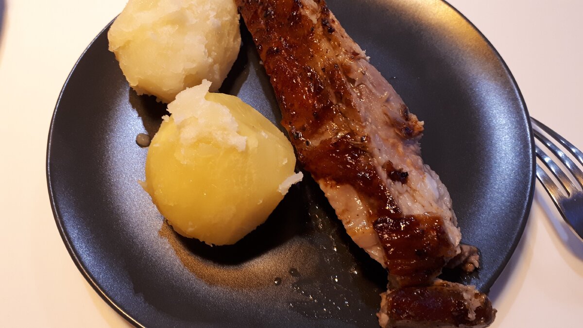 Тающие ребра с картошкой-смачно!