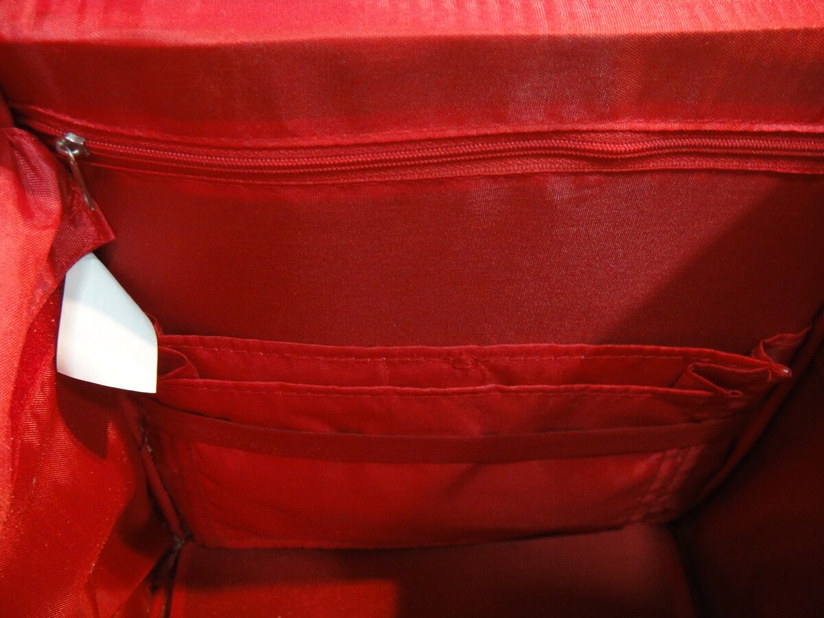 Много внутренних карманов для мелочей. Фото автора