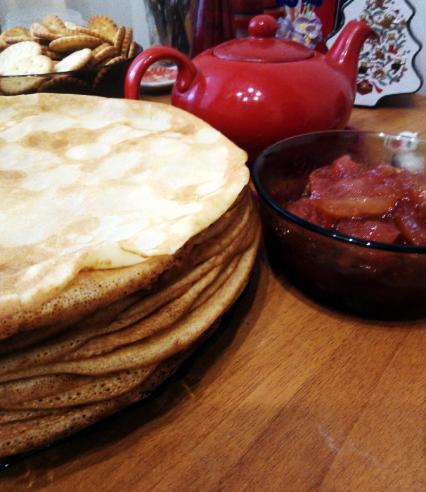 блинчики с яблочным вареньем