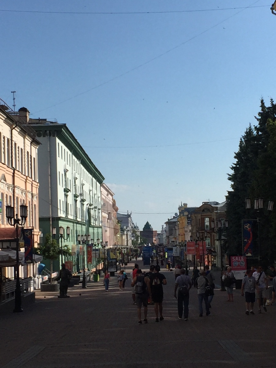 Большая Покровская, широкая пешеходная улица