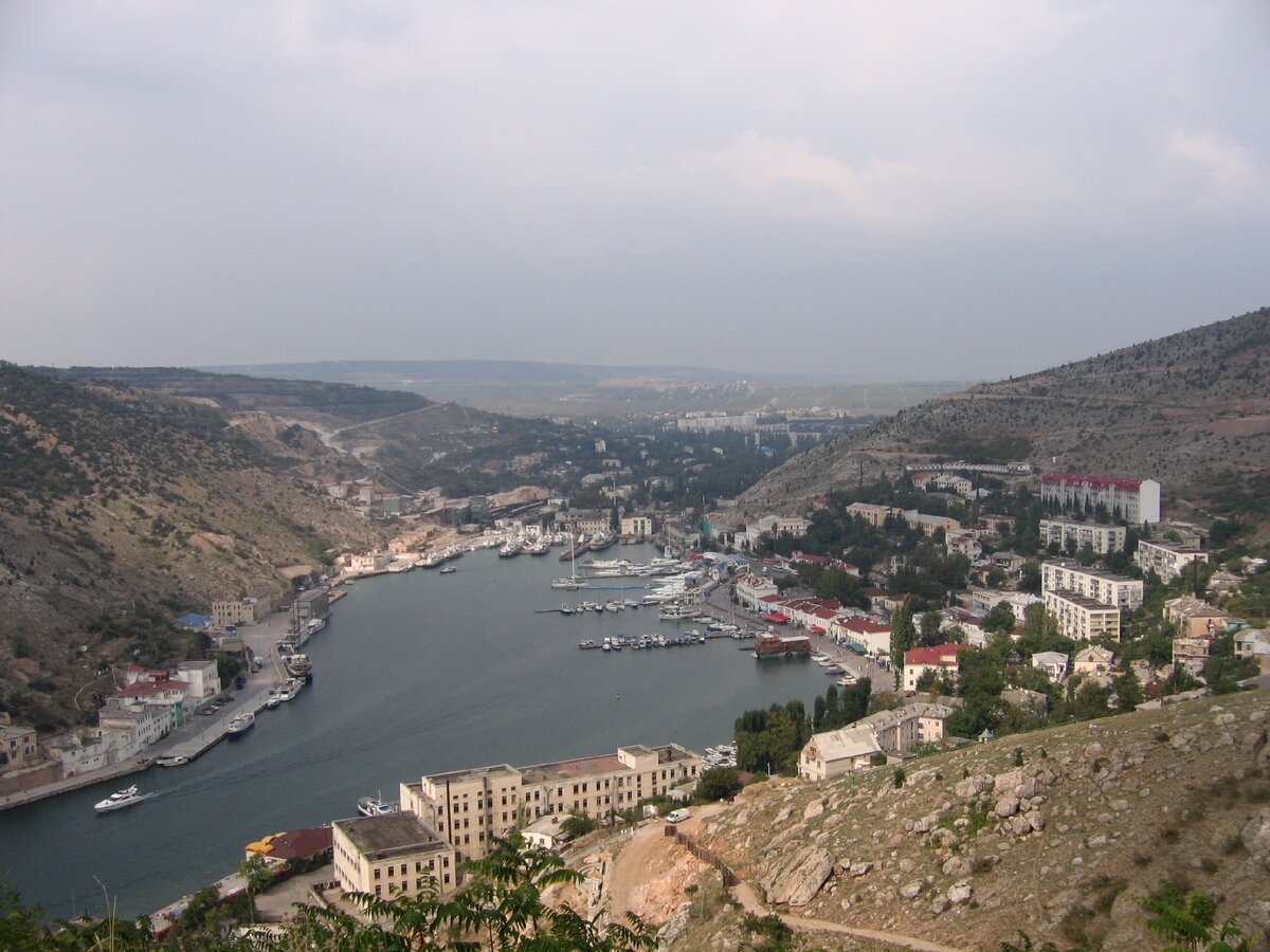 Вид сверху на красавицу Балаклаву