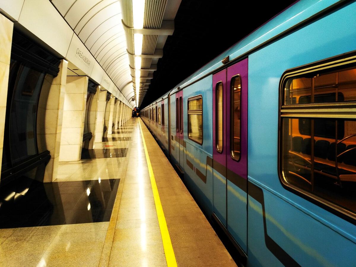 поезд на станции Савёловская БКЛ (Авторская фотография )