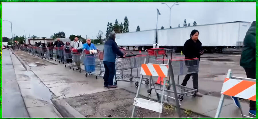 Очередь в гипермаркет, Лос-Анджелес, наши дни (скрин с YouTube)
