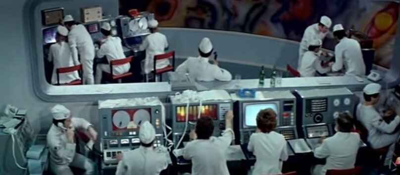 Однако сейчас «Большое космическое...» воспринимается много иначе. Это не о космосе вообще; это о социуме... Скриншот. Источник - YouTube.