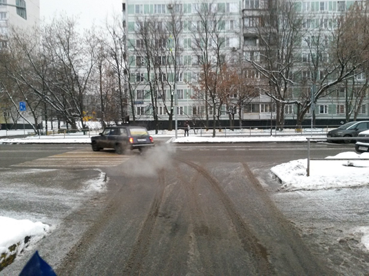 Маневр левого поворота (при котором и была сбита Ольга Львовна) при выезде из дворовой территории на улицу Челябинская города Москвы.