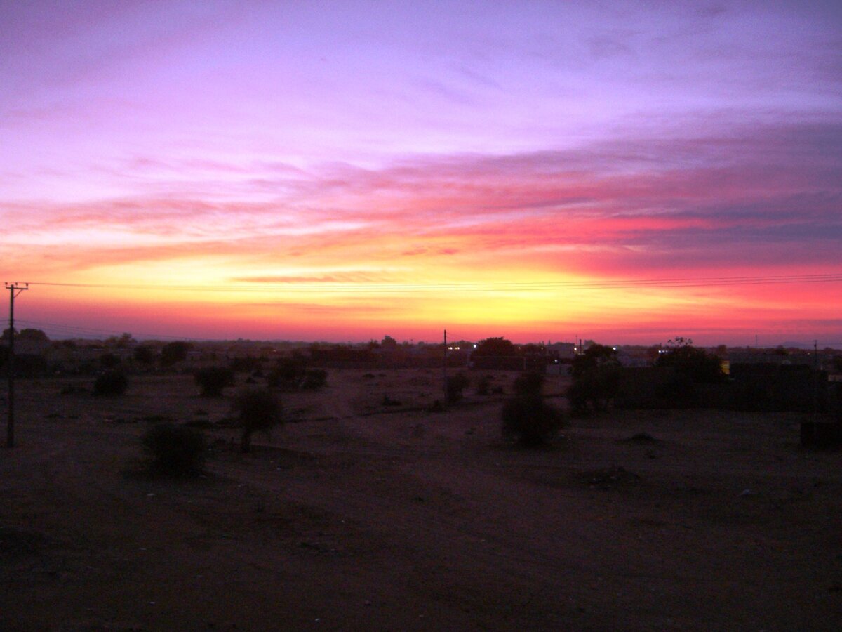 Рассвет в суданской саванне.