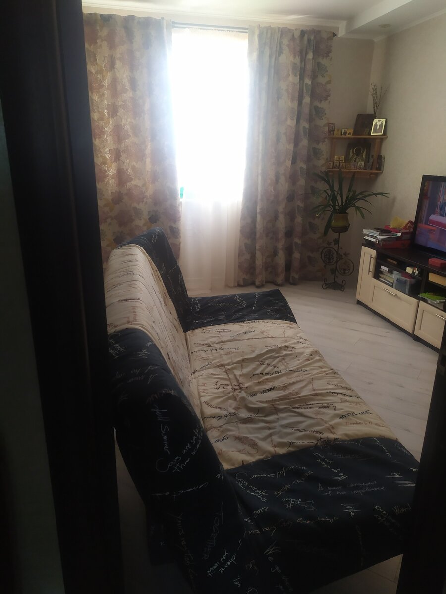 Немаленький диван, согласитесь? 